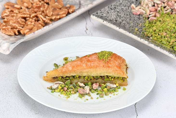 FISTIKLI HAVUÇ DİLİMİ